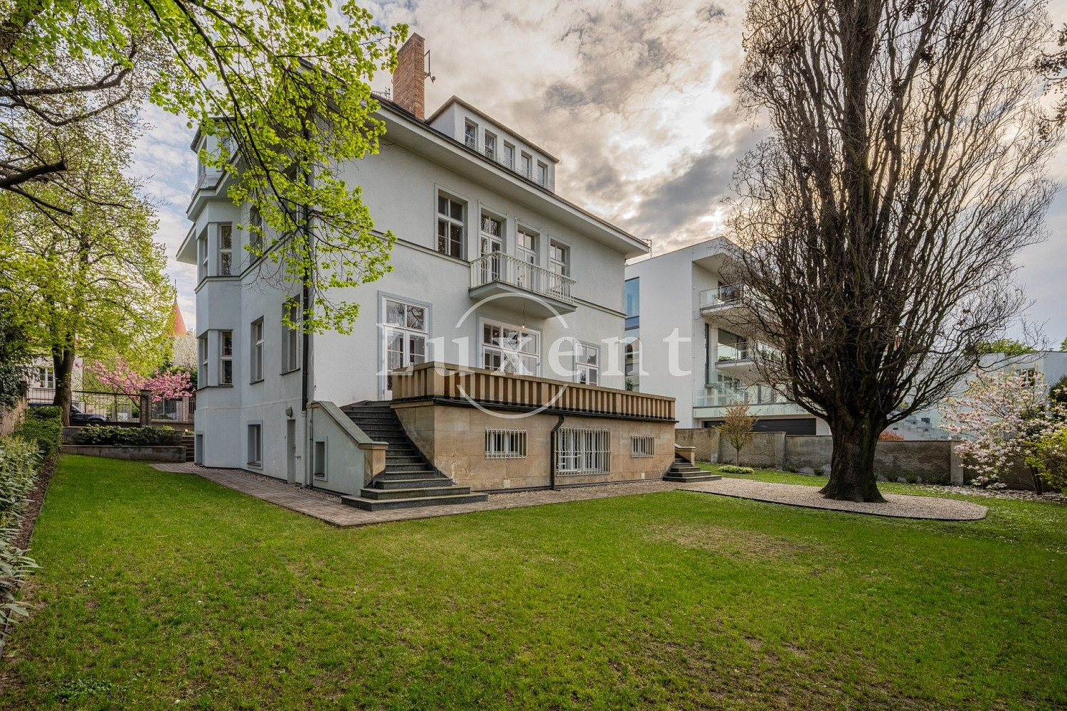 Prodej domu 726 m² s pozemkem 945 m² — photo 3