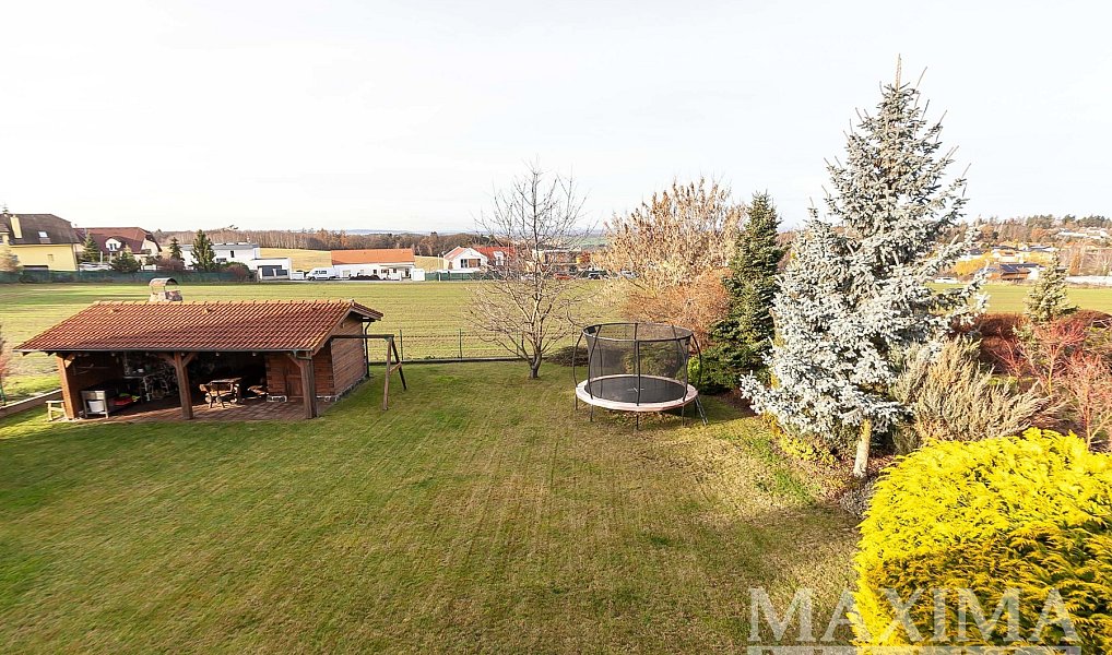 Prodej domu 348 m² s pozemkem 1 135 m², Sulice – náhled fotky 30