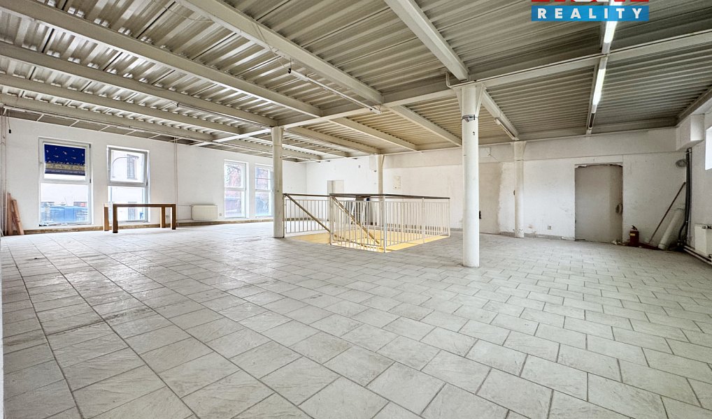 Pronájem obchodních prostor 180 m², Karlovy Vary – náhled fotky 3
