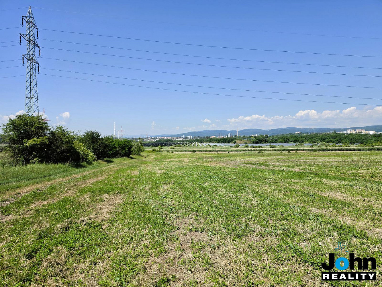 Prodej komerčního pozemku 122 763 m²