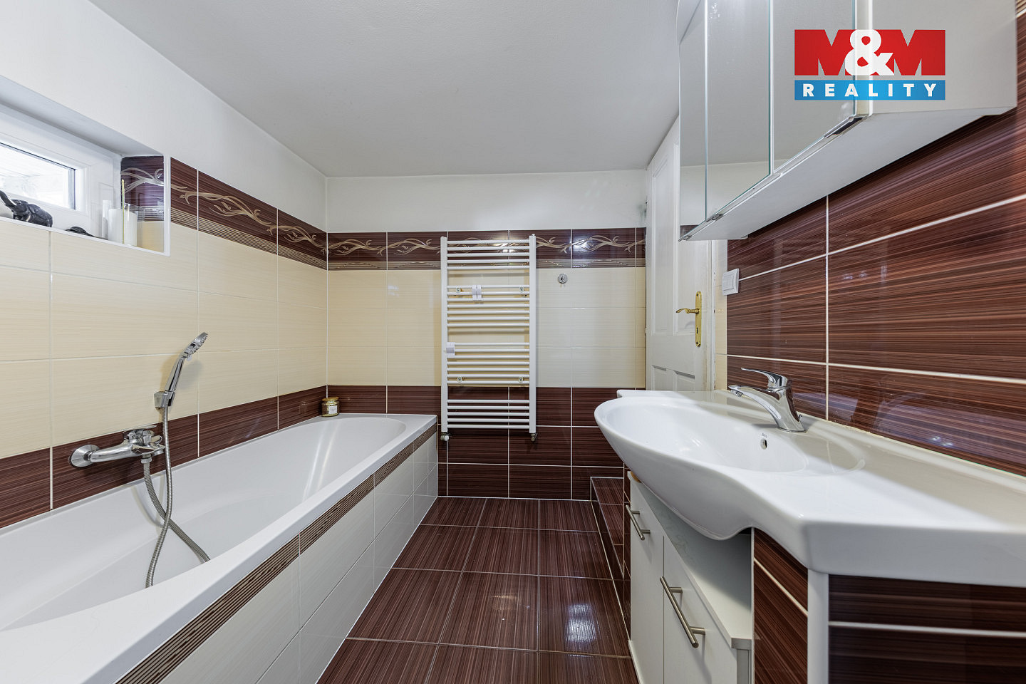 Prodej nájemního domu, činžáku 192 m² — photo 2