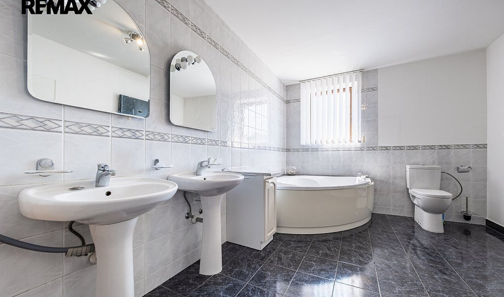 Prodej domu 400 m² s pozemkem 821 m², Chomutov – náhled fotky 35
