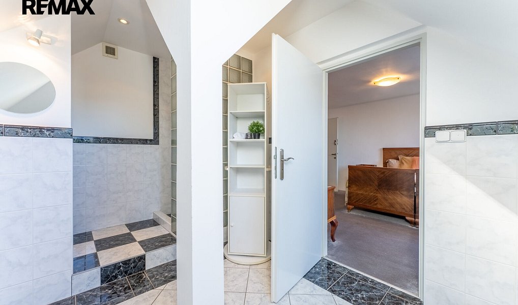 Prodej domu 210 m² s pozemkem 385 m², Praha – náhled fotky 25