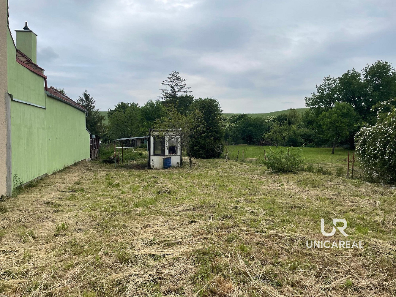 Prodej stavebního pozemku 965 m² – pohled 4