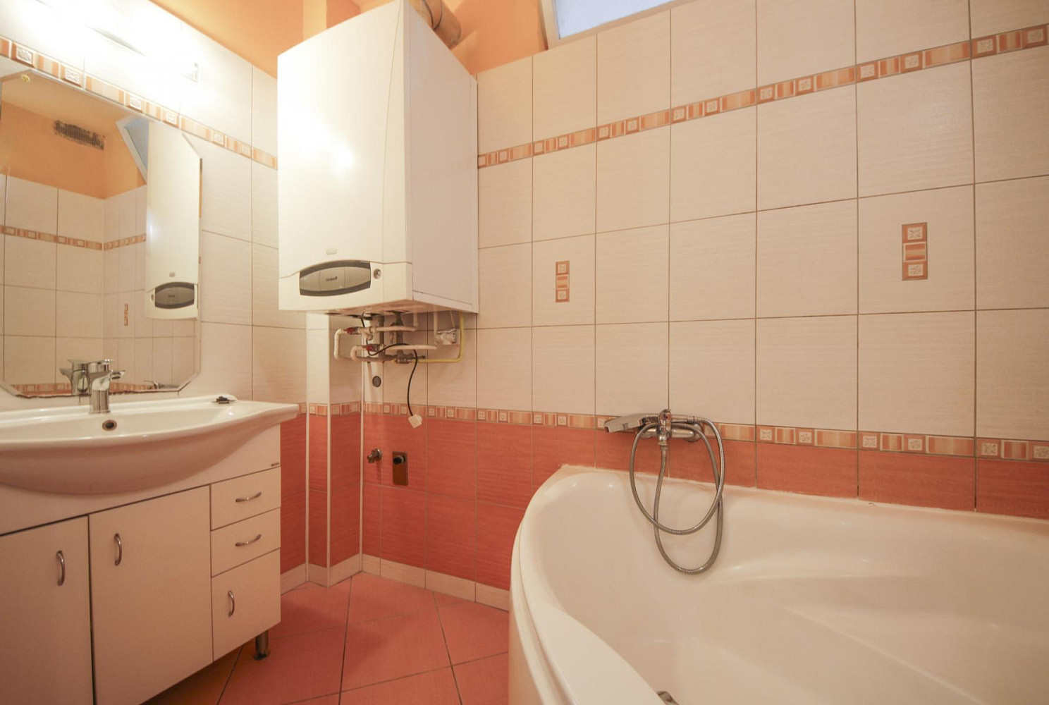 Pronájem bytu 3+kk 64 m² – fotografie 3