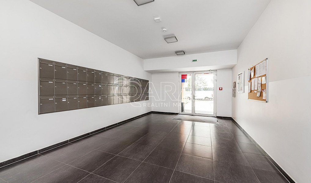 Prodej bytu 1+kk 33 m², Praha – náhled fotky 2