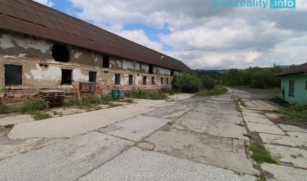 Prodej výrobních prostor 1 000 m², Dubí – náhled fotky 19