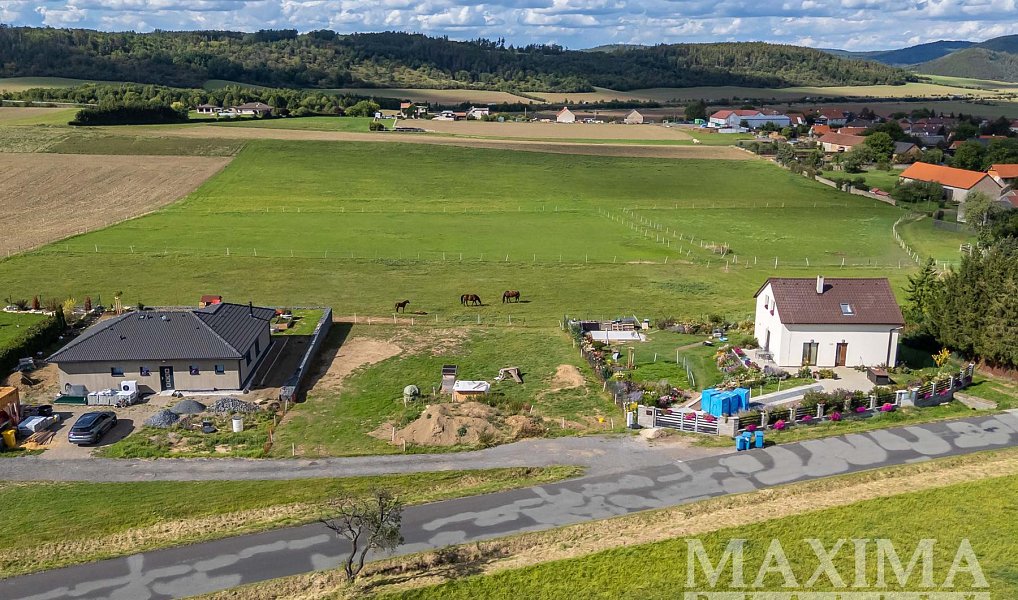 Prodej stavebního pozemku 1 000 m², Chlustina – náhled fotky 10