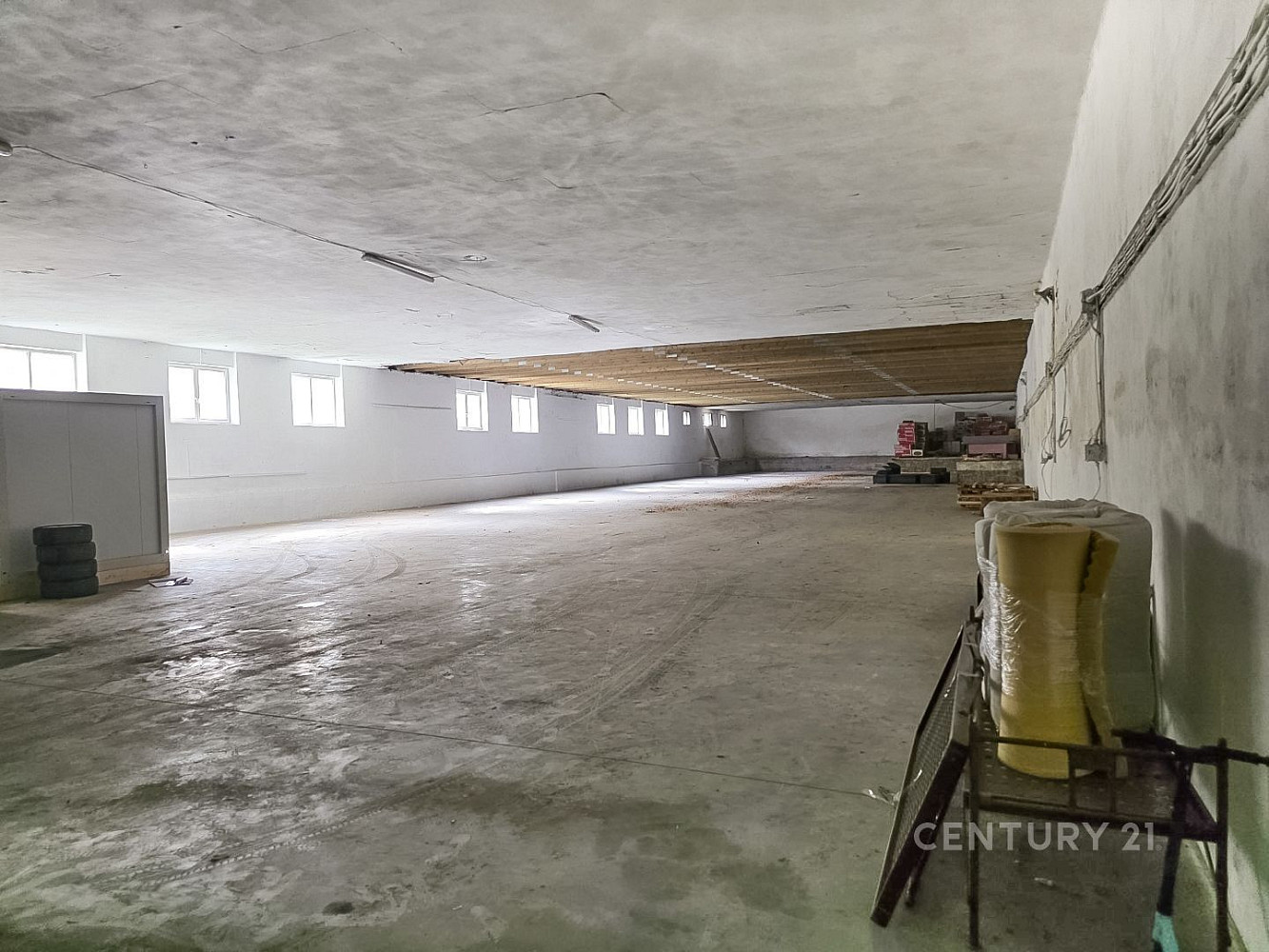 Pronájem skladovacích prostor 1 400 m² – fotografie 2