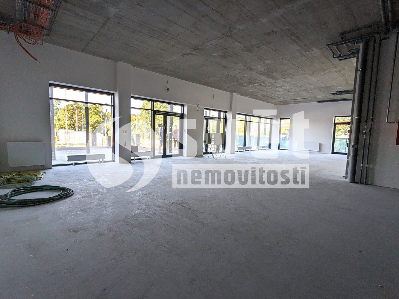 Pronájem obchodních prostor 145 m²