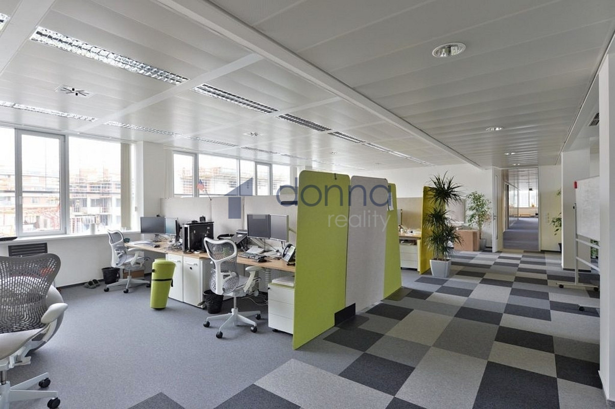 Pronájem kanceláře 327 m² – fotografie 5