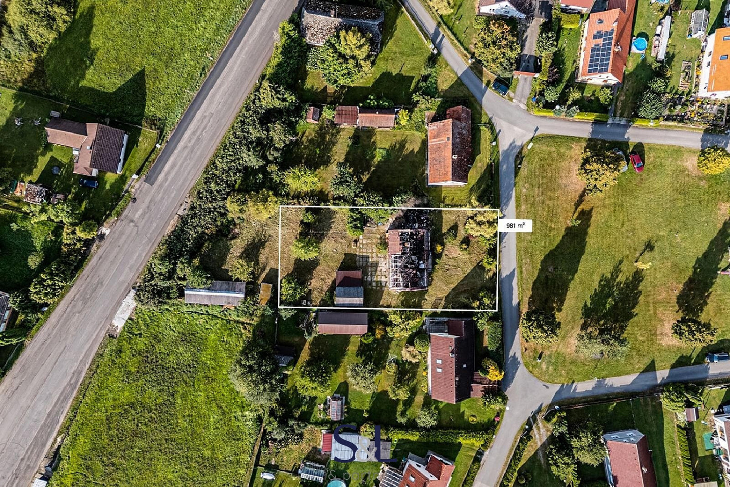 Prodej stavebního pozemku 981 m² – fotografie 2