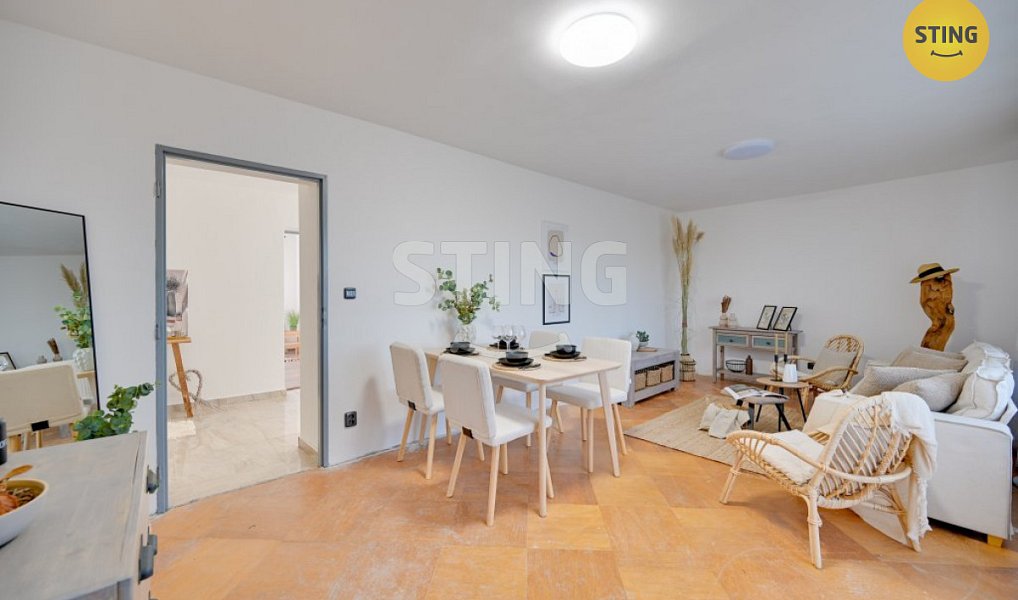 Prodej domu 270 m² s pozemkem 615 m², Strachotín – náhled fotky 8