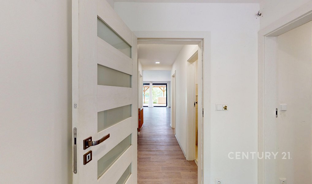 Prodej domu 319 m² s pozemkem 1 499 m², Ivaň – náhled fotky 12