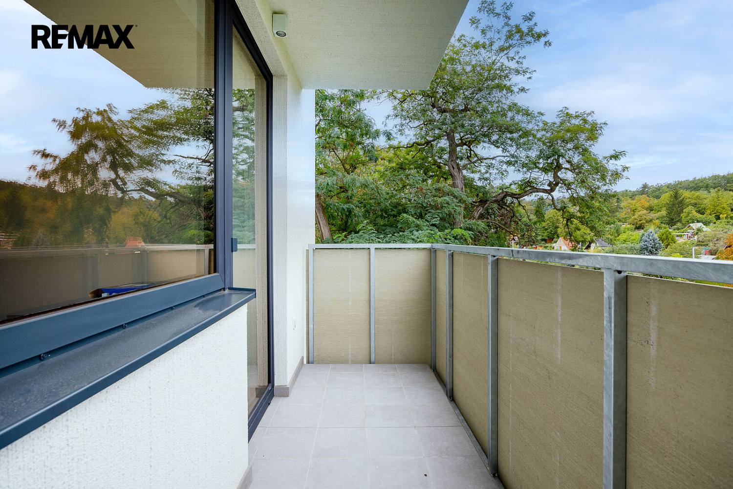 Pronájem bytu 2+kk 56 m² – fotografie 2