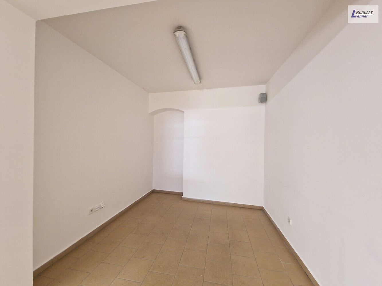 Pronájem kanceláře 50 m² – fotografie 2