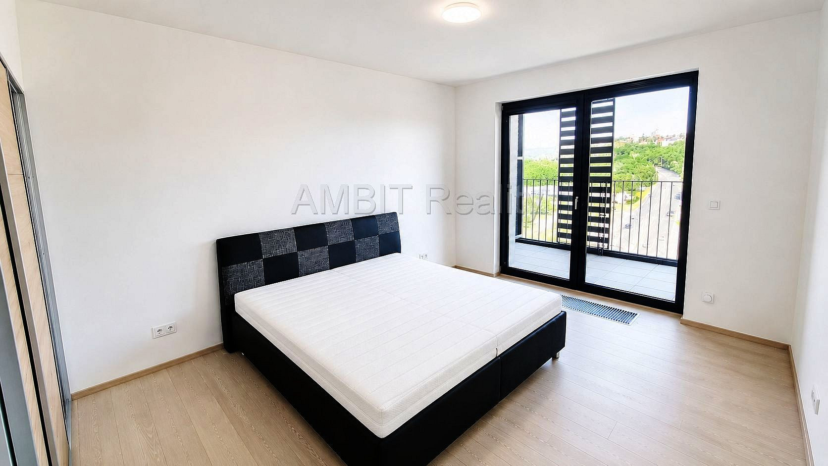Pronájem bytu 2+kk 58 m² — photo 3