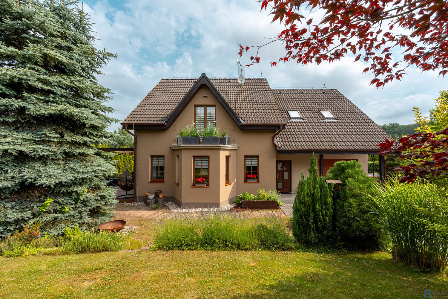 Prodej domu 201 m² s pozemkem 1 011 m²
