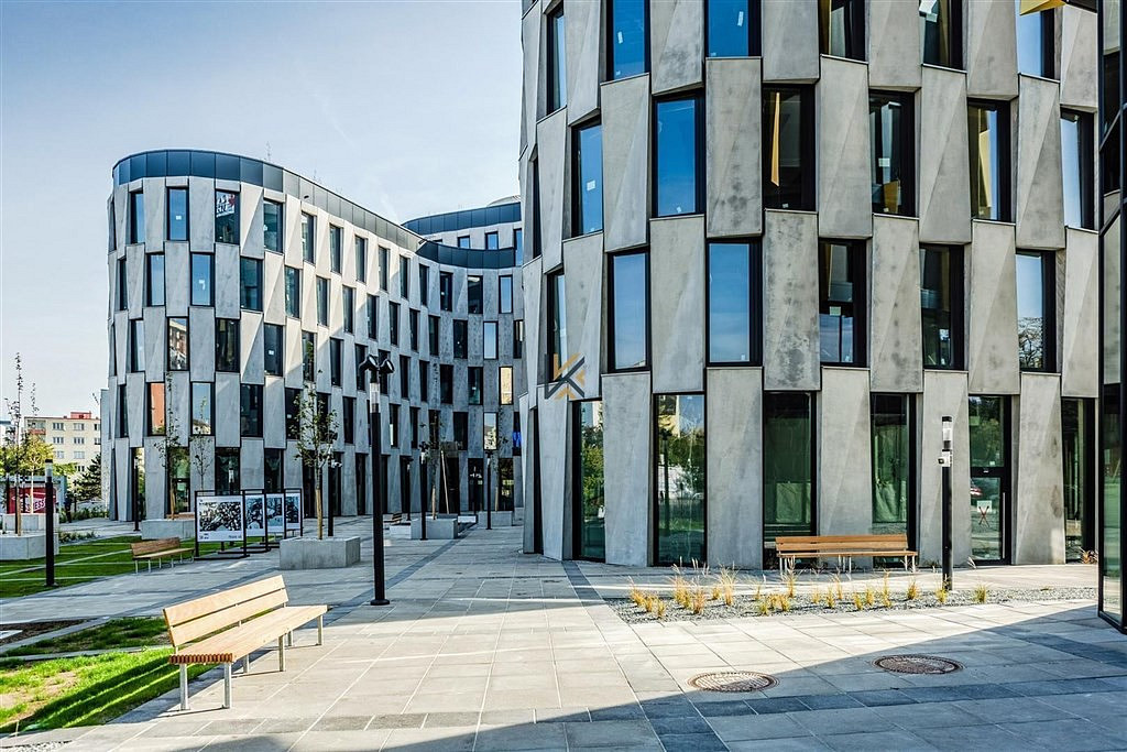Pronájem kanceláře 300 m²