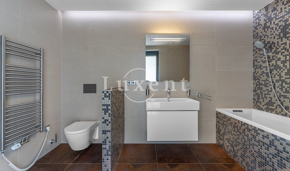 Prodej bytu 4+kk 177 m², Praha – náhled fotky 14