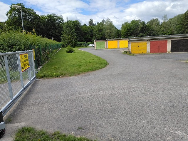 Prodej zděné řadové garáže 20 m2 v širším centru města slaný — photo 2