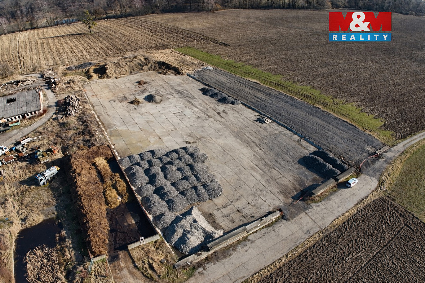 Pronájem pozemku 1 786 m² – pohled 3