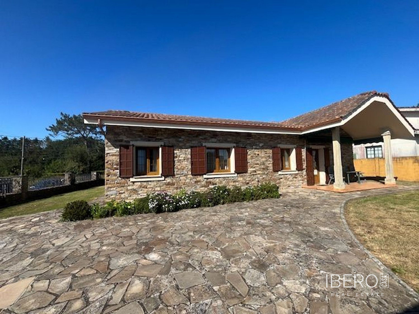 Prodej domu 1 067 m² s pozemkem 885 m²