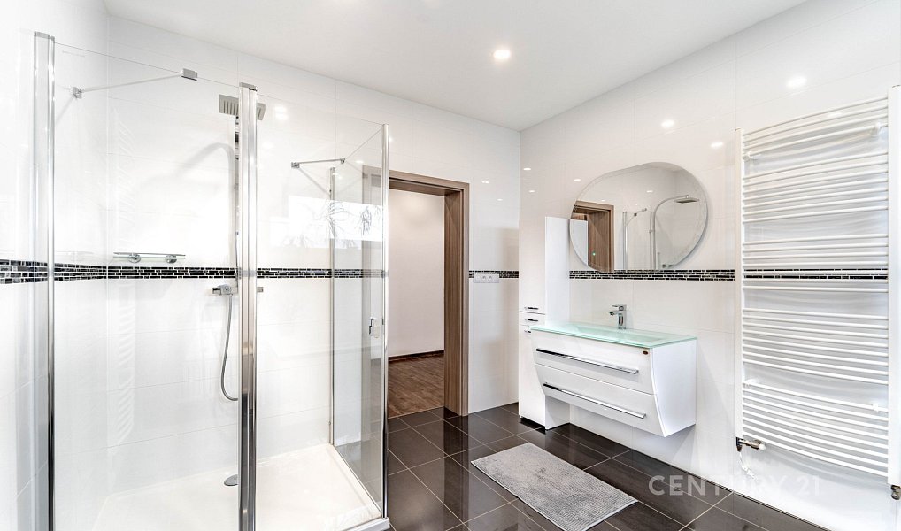 Prodej domu 417 m² s pozemkem 1 139 m², Křenice – náhled fotky 21