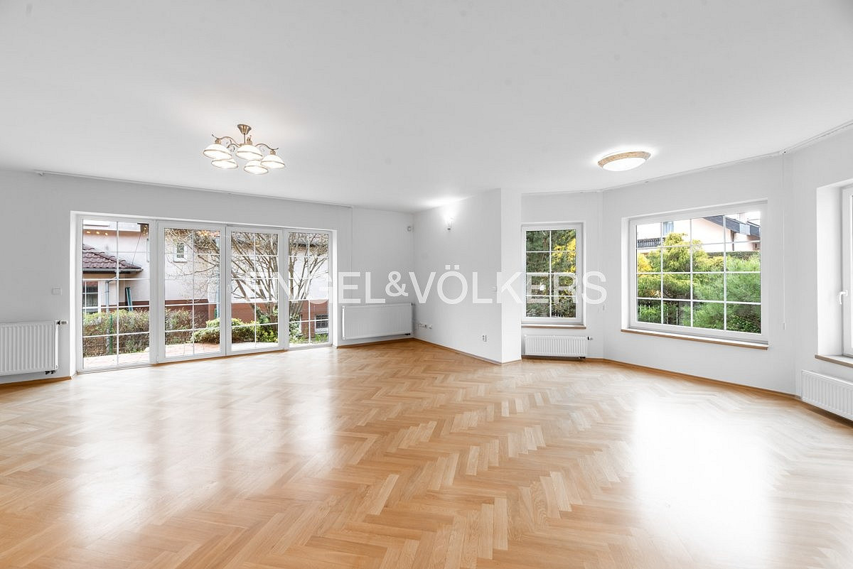 Prodej domu 403 m² s pozemkem 999 m² — photo 2