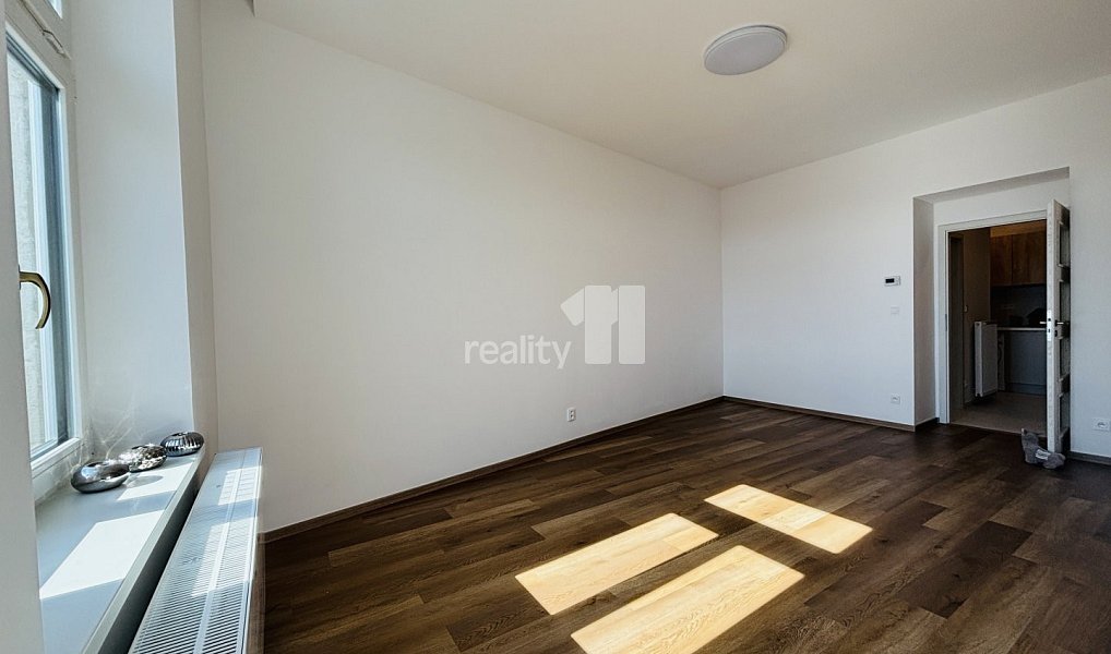 Pronájem bytu 1+1 37 m², Praha – náhled fotky 3