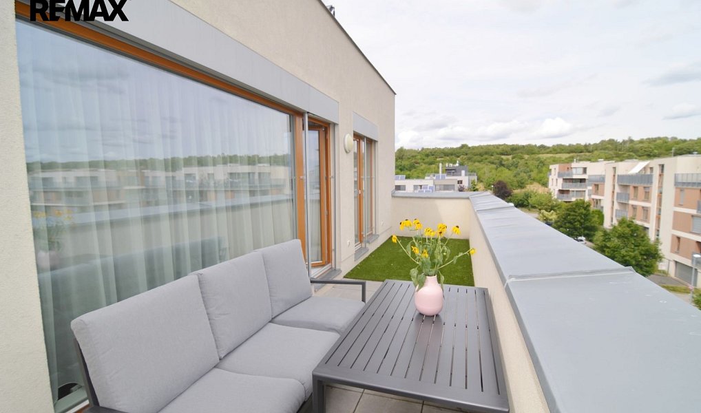 Pronájem bytu 2+kk 68 m², Praha – náhled fotky 2
