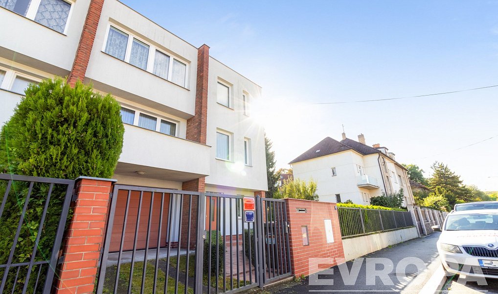 Pronájem domu 220 m² s pozemkem 409 m², Praha – náhled fotky 33