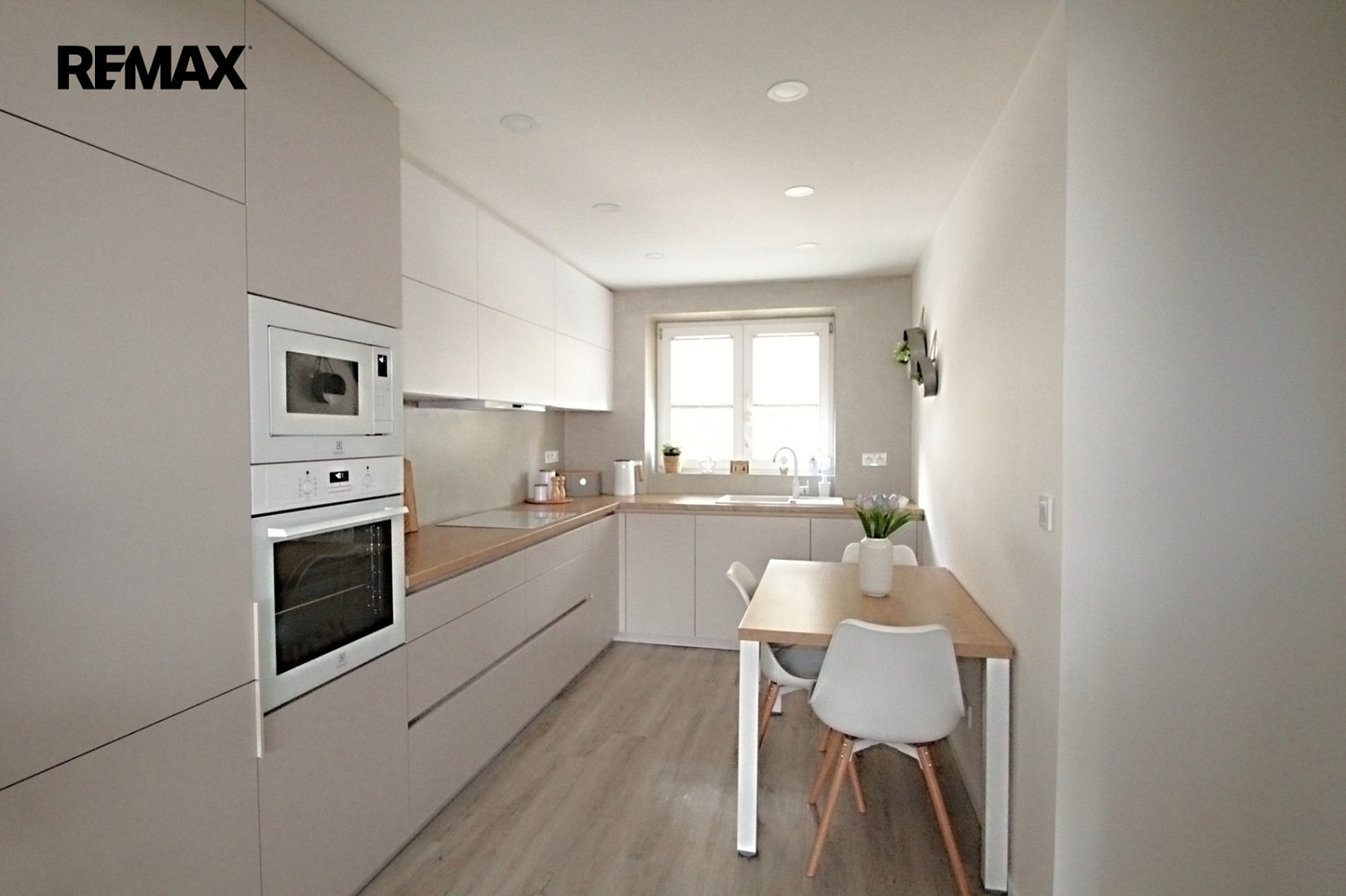 Prodej bytu 2+1 53 m² — photo 2