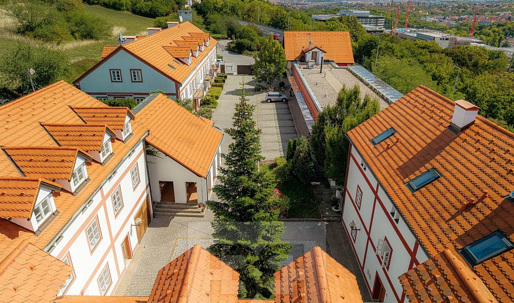 Prodej bytu 6+kk 230 m², Praha – náhled fotky 27