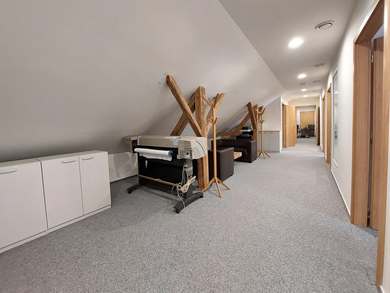 Pronájem kanceláře 111 m² – fotografie 3