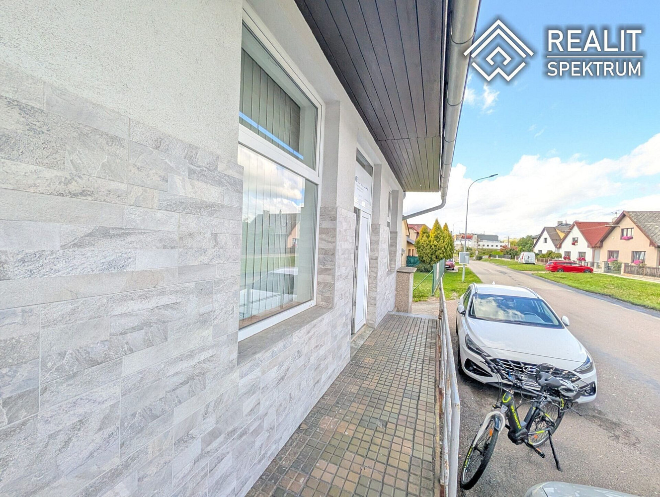 Pronájem obchodních prostor 128 m² – fotografie 2