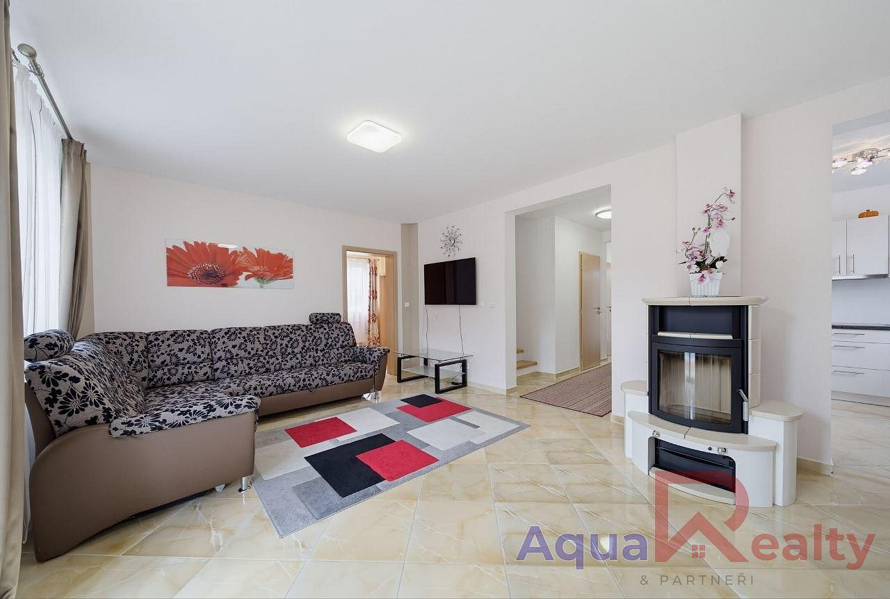 Prodej domu 206 m² s pozemkem 907 m² – fotografie 4