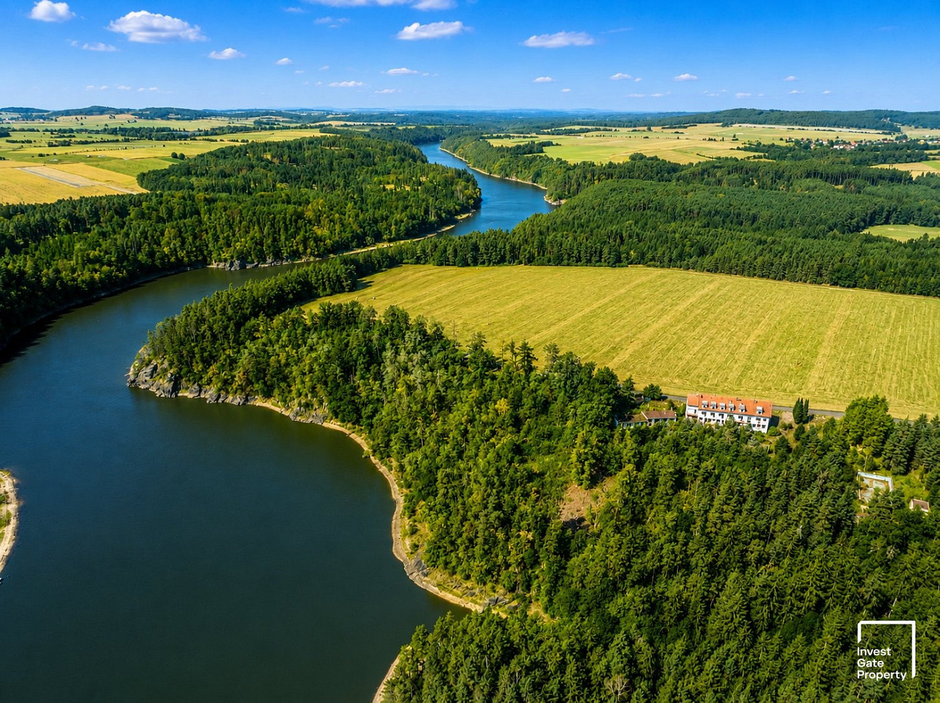 Prodej stavebního pozemku 12 195 m²