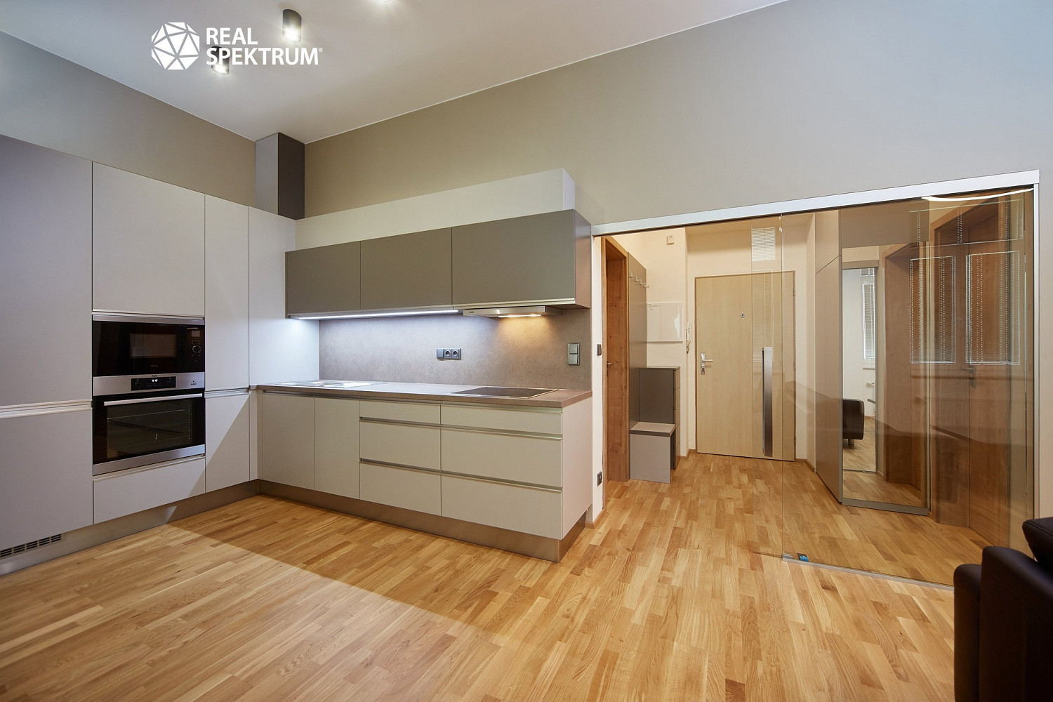 Pronájem bytu 2+kk 62 m² — photo 2