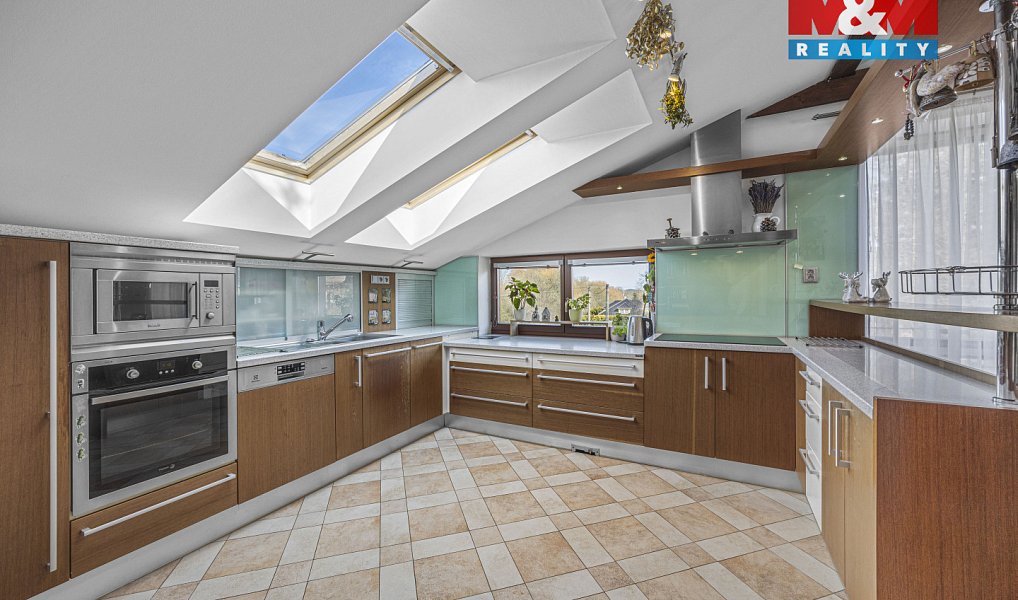 Prodej domu 374 m² s pozemkem 4 508 m², Sulice – náhled fotky 4
