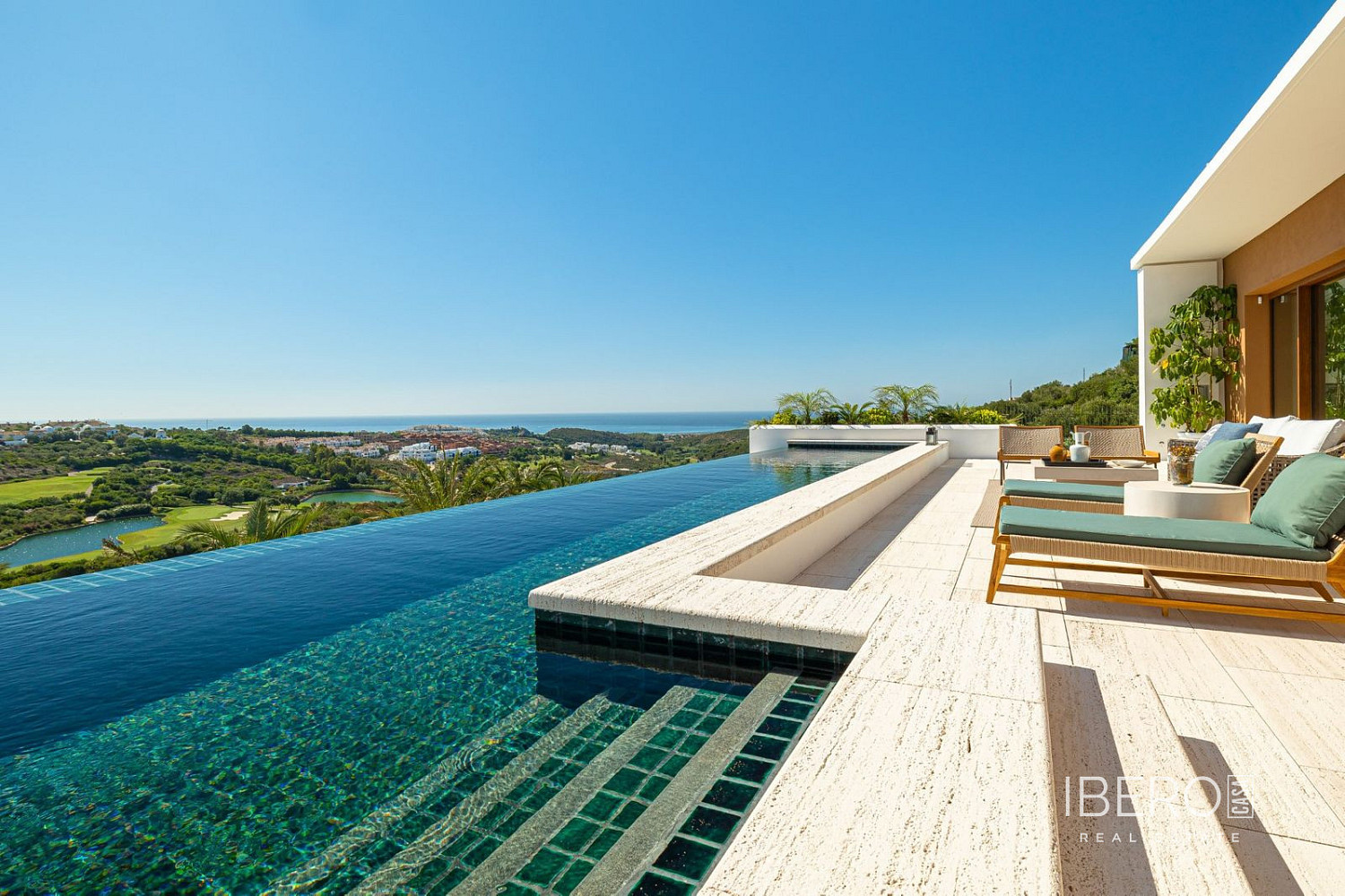 Prodej domu 395 m² s pozemkem 2 194 m²