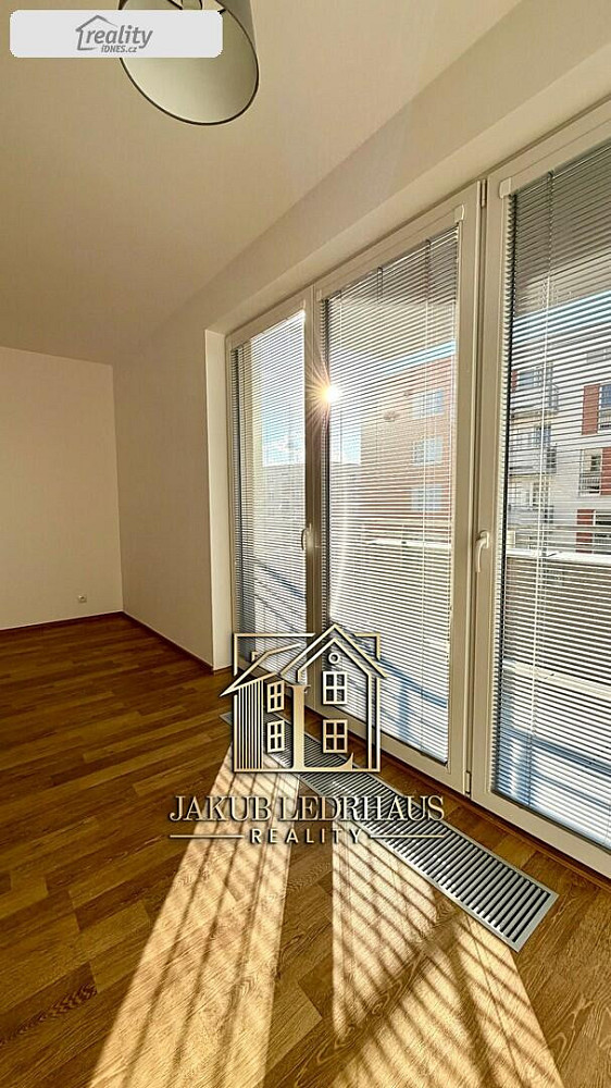 Pronájem bytu 1+kk 33 m² – pohled 6