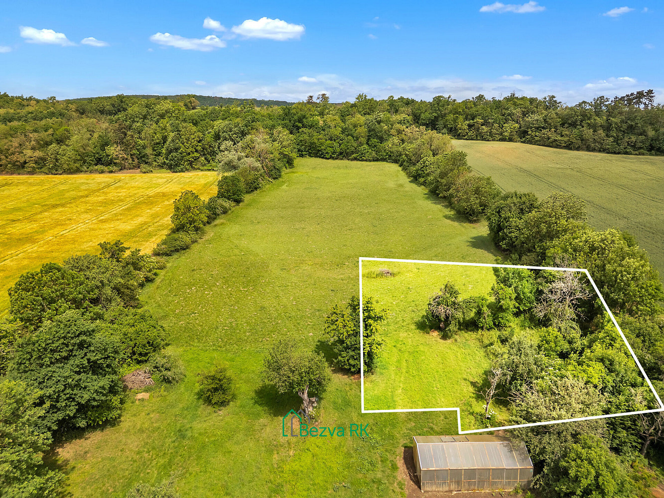 Prodej stavebního pozemku 1126 m² Levín u Berouna – pohled 3