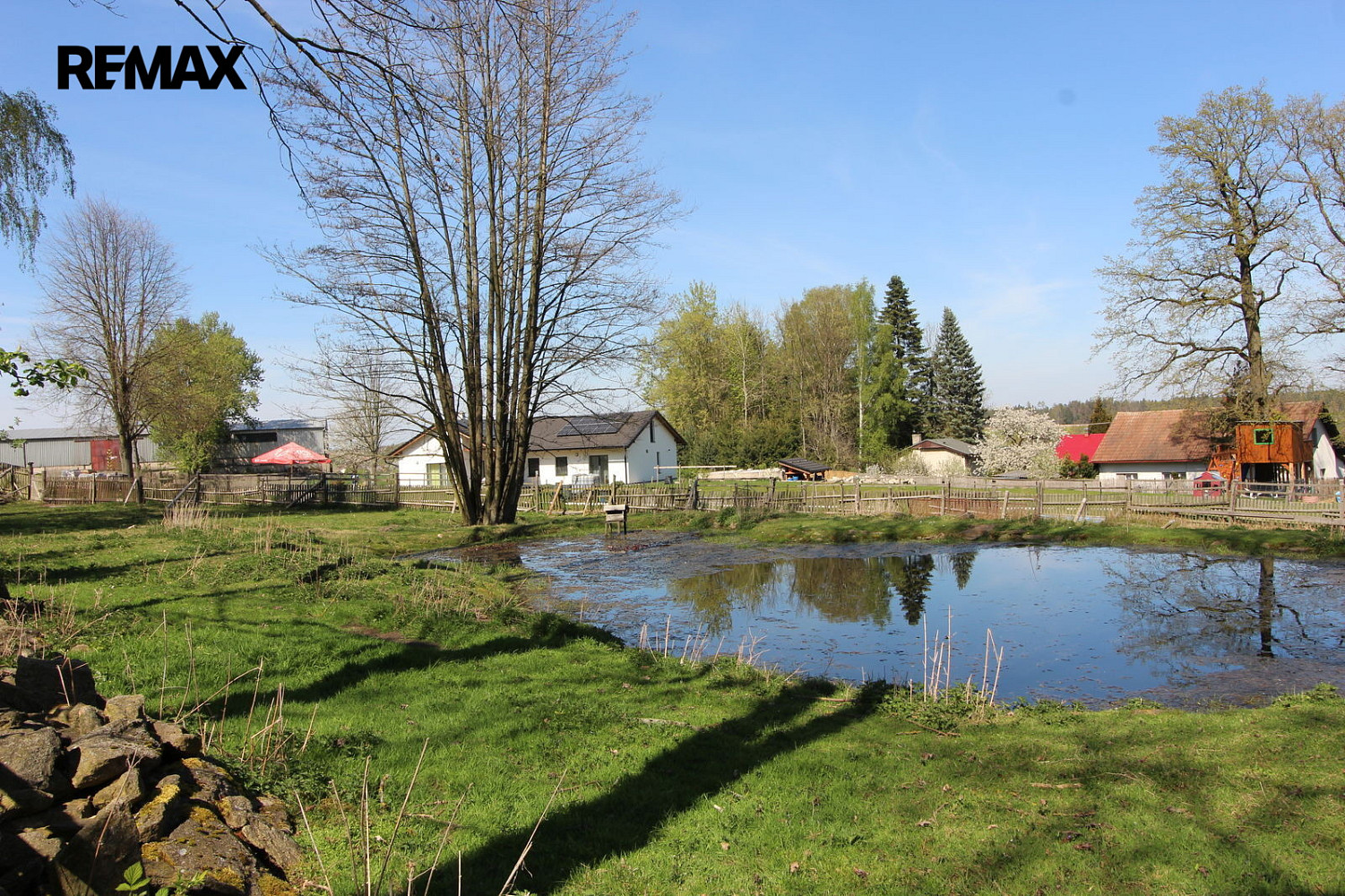 Prodej stavebního pozemku 2 004 m² – fotografie 3