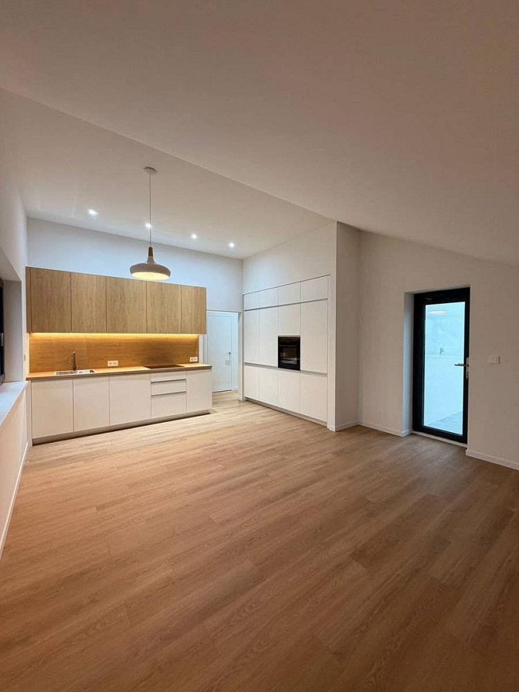 Pronájem bytu 3+kk 80 m² — photo 2