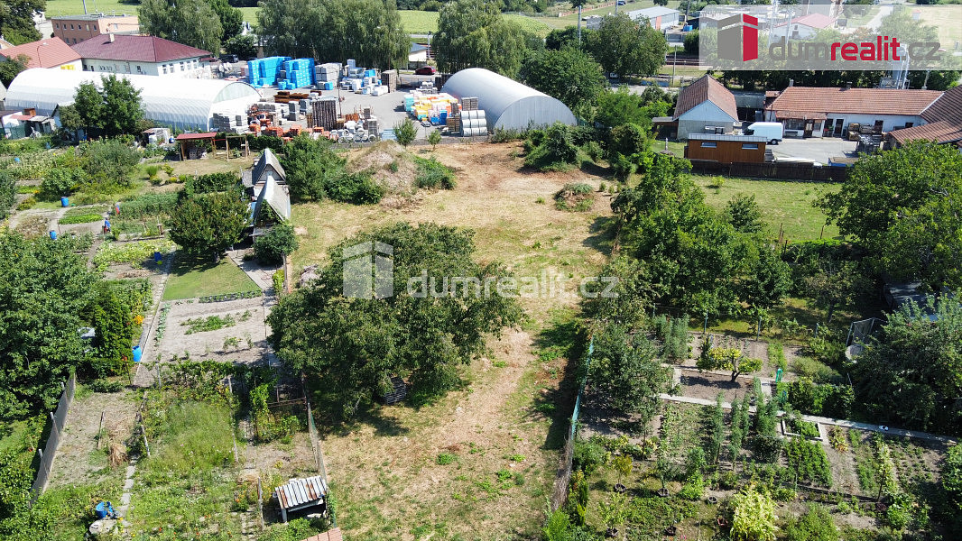 Prodej stavebního pozemku 2 401 m² – fotografie 2