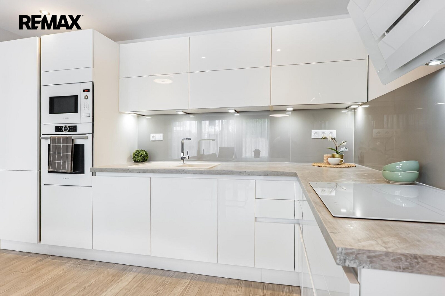Pronájem bytu 2+kk 48 m² – fotografie 2