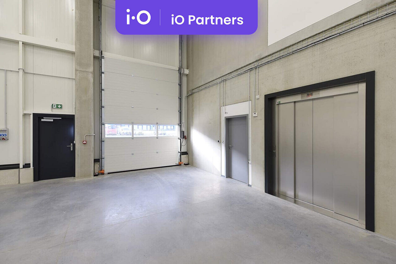 Pronájem skladovacích prostor 2 400 m²