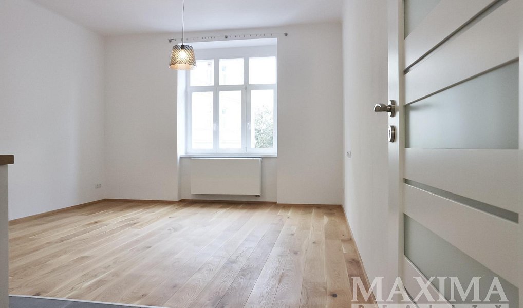 Pronájem bytu 1+kk 34 m², Praha – náhled fotky 2