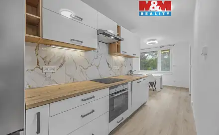 Pronájem bytu 2+1 60 m², U Kulturního domu, Chvaletice, okres Pardubice